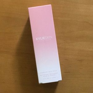 Kylie Skin Foaming Face Wash